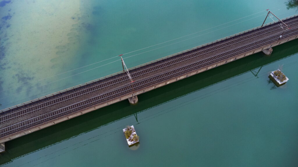A railway bridge with two tracks seen from top.